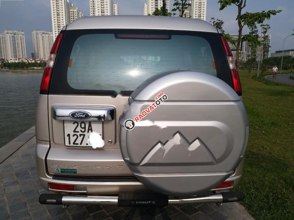 Chính chủ bán Ford Everest 4x2 MT năm sản xuất 2011, màu bạc-2