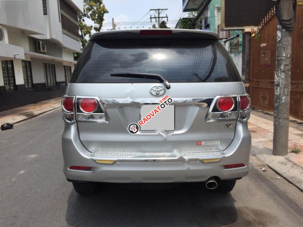 Bán Toyota Fortuner V 4x2 AT đời 2016, màu bạc -2