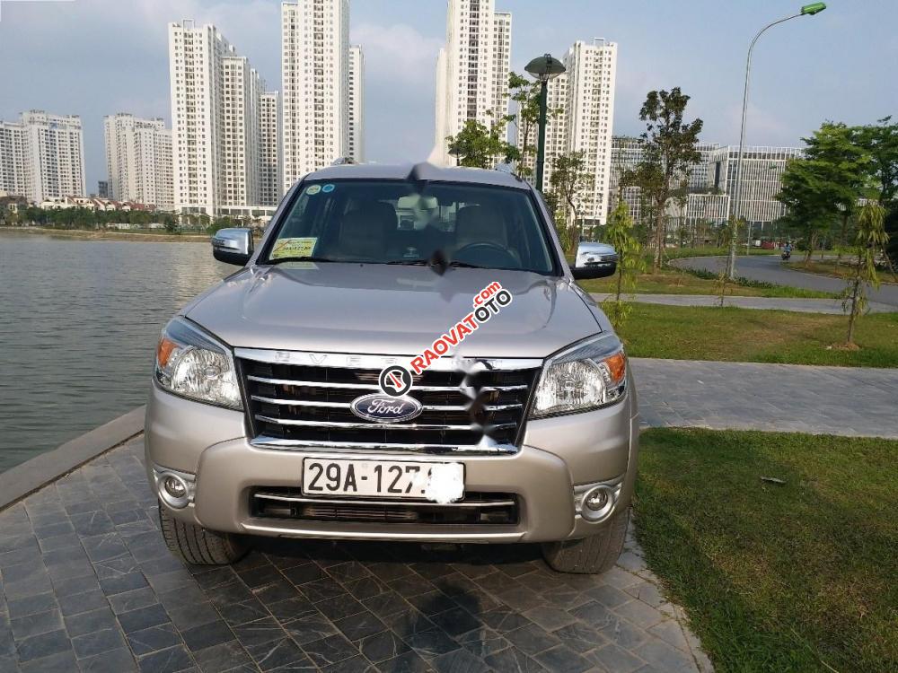 Chính chủ bán Ford Everest 4x2 MT năm sản xuất 2011, màu bạc-1