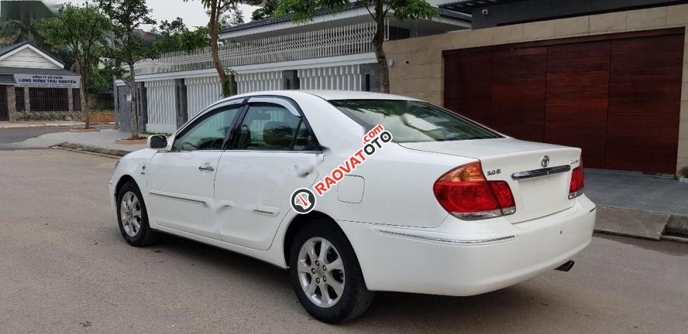 Bán Toyota Camry 3.0 năm 2005, màu trắng chính chủ, 385tr-1