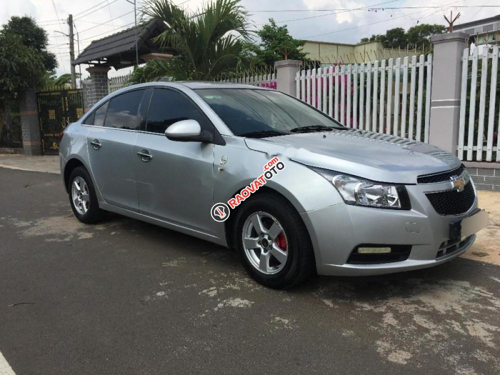 Bán Chevrolet Cruze LS 1.6 đời 2010, màu bạc xe gia đình, 318 triệu-8