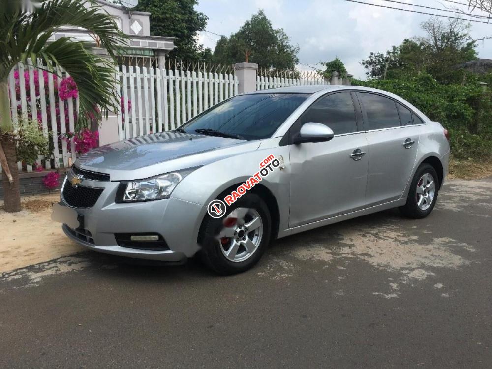 Bán Chevrolet Cruze LS 1.6 đời 2010, màu bạc xe gia đình, 318 triệu-9