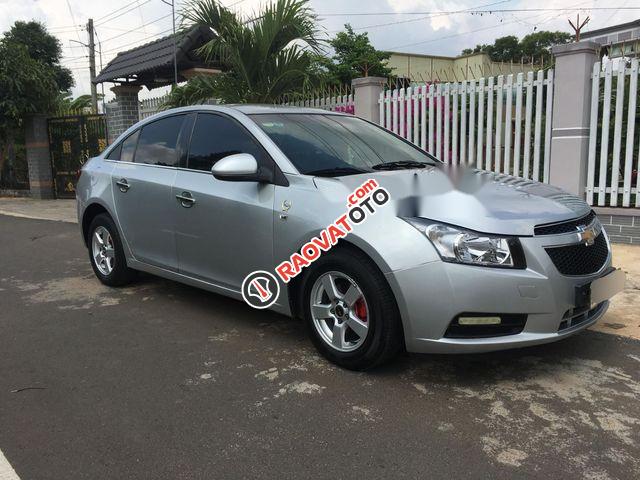 Cần bán xe Chevrolet Cruze LS 1.6 năm sản xuất 2010, màu bạc chính chủ, 318tr-0