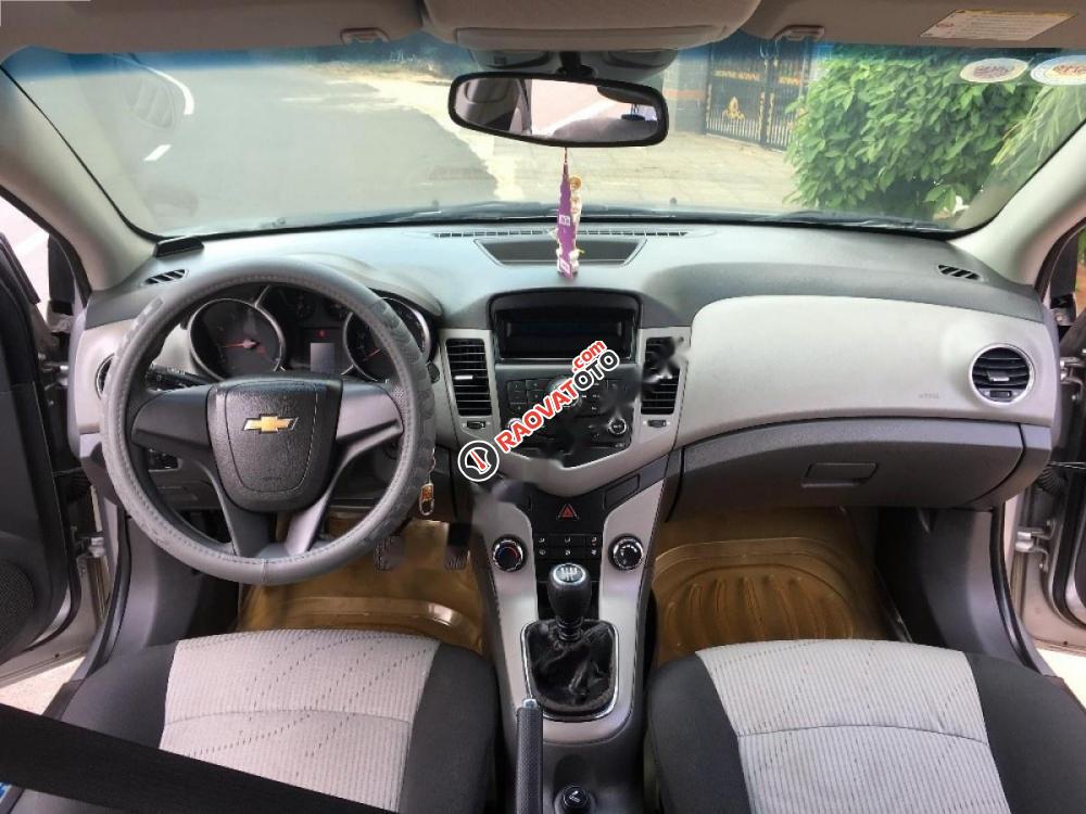 Bán Chevrolet Cruze LS 1.6 đời 2010, màu bạc xe gia đình, 318 triệu-4