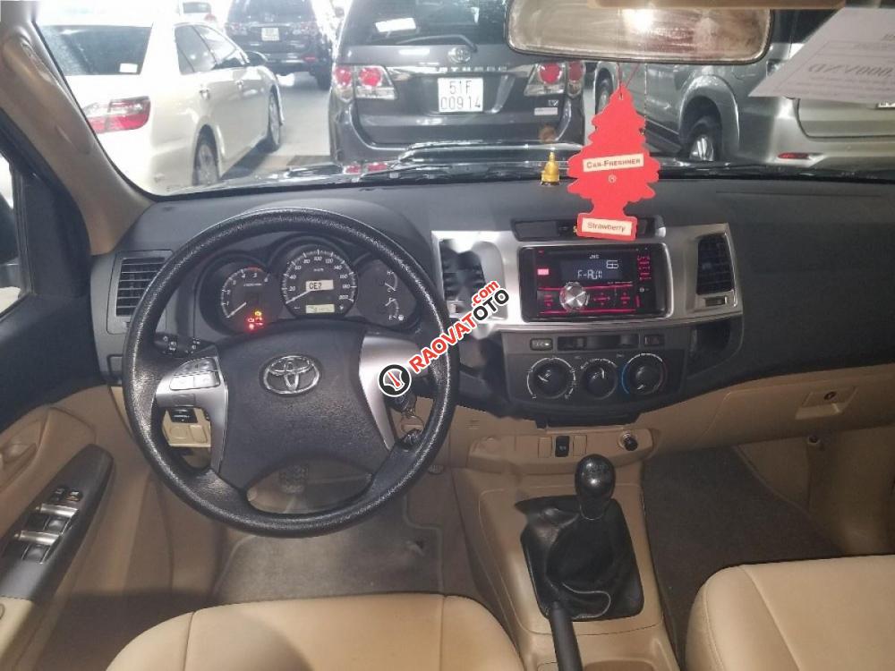 Cần bán Toyota Hilux 2.5E năm sản xuất 2015, nhập khẩu xe gia đình-6