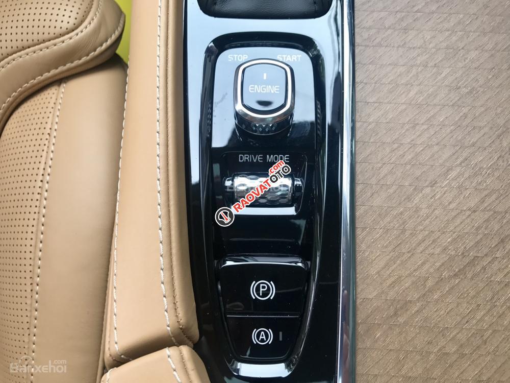 Bán ô tô Volvo XC90 T6 AWD sản xuất 2017, màu đen, nhập khẩu Mỹ giá tốt, LH: 0948.256.912-5