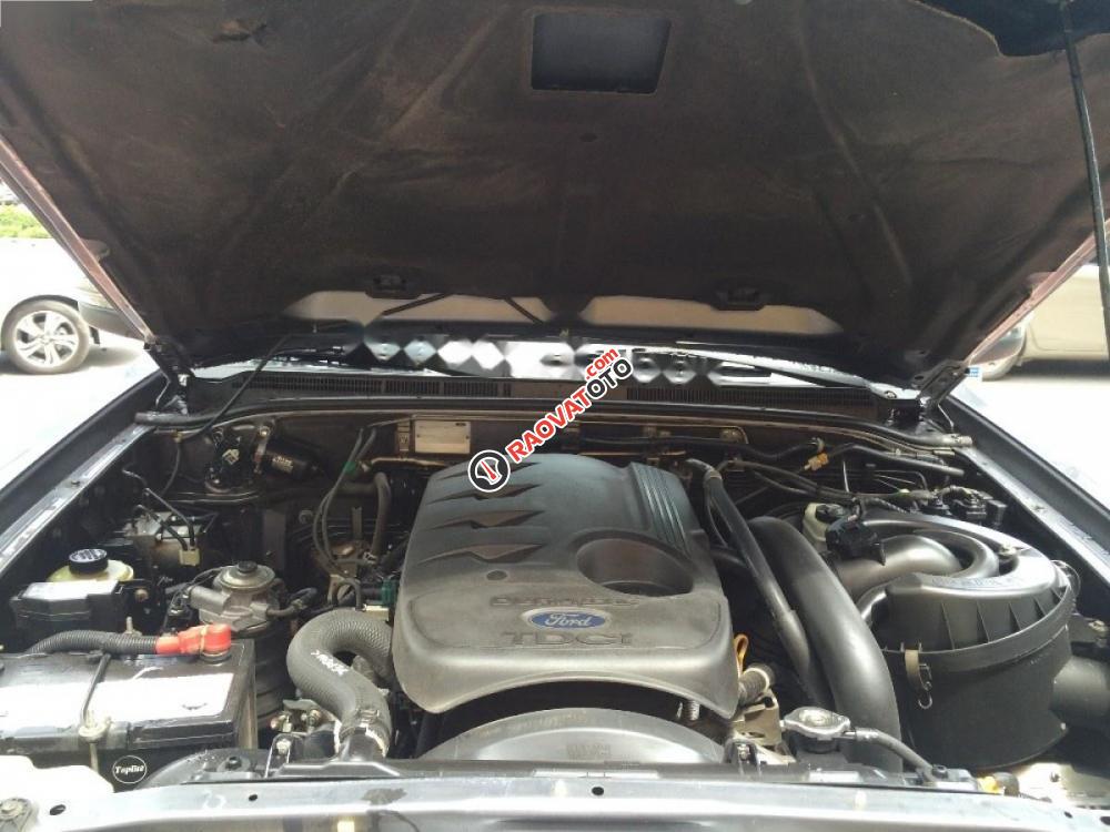 Cần bán Ford Everest 2.5 AT đời 2010 số tự động-4
