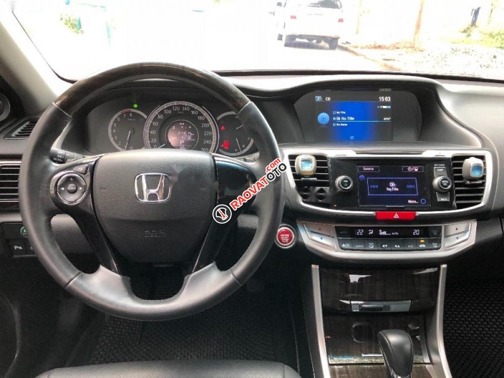 Cần bán gấp Honda Accord 2.4 AT đời 2014, màu bạc, xe nhập chính chủ-0