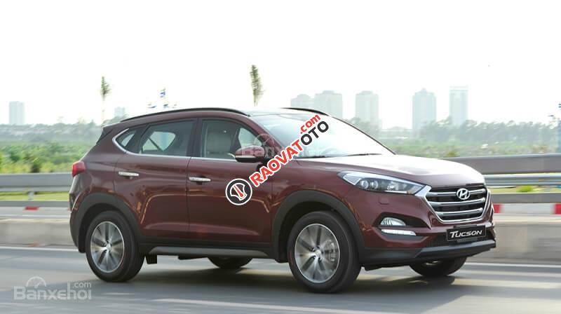 Bán Hyundai Tucson màu đỏ, có xe giao ngay, hỗ trợ trả góp, giá cả thương lượng: 0961917516-5