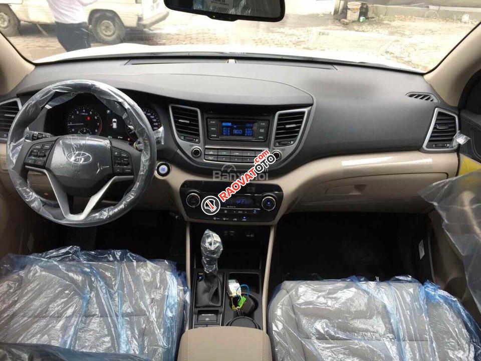 Bán Hyundai Tucson màu đỏ, có xe giao ngay, hỗ trợ trả góp, giá cả thương lượng: 0961917516-0