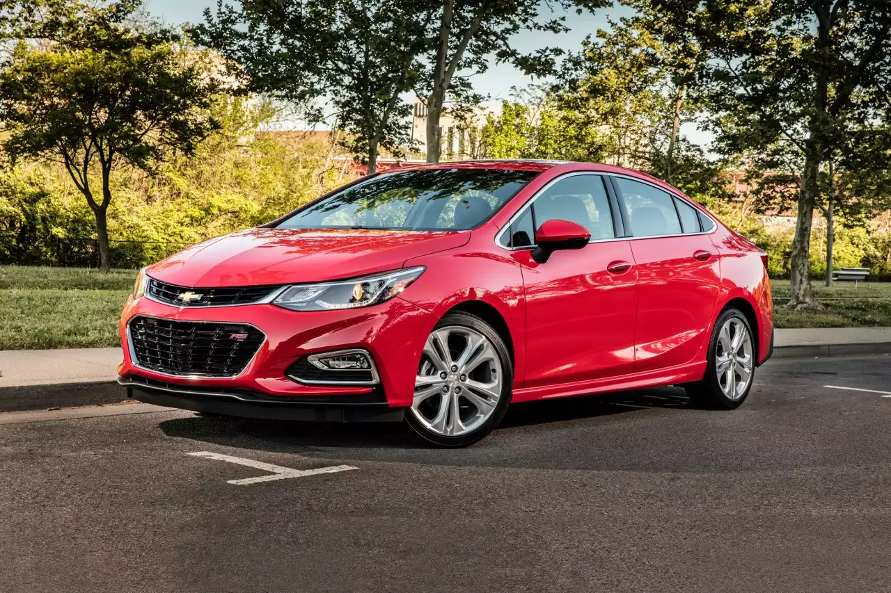 Chevrolet Cruze MT - Dẫn đầu phân khúc xe sedan hạng C