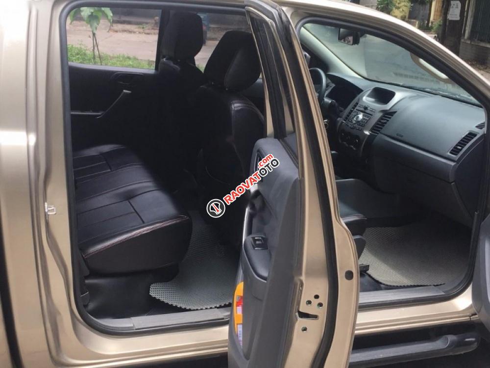 Bán Ford Ranger XLS 4x2 AT sản xuất 2015, màu vàng, xe nhập-4