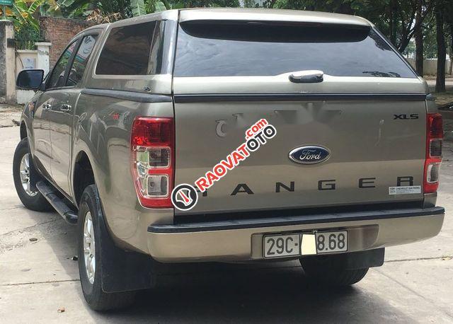 Cần bán xe Ford Ranger AT đời 2015 chính chủ, màu vàng cát, 535tr-1