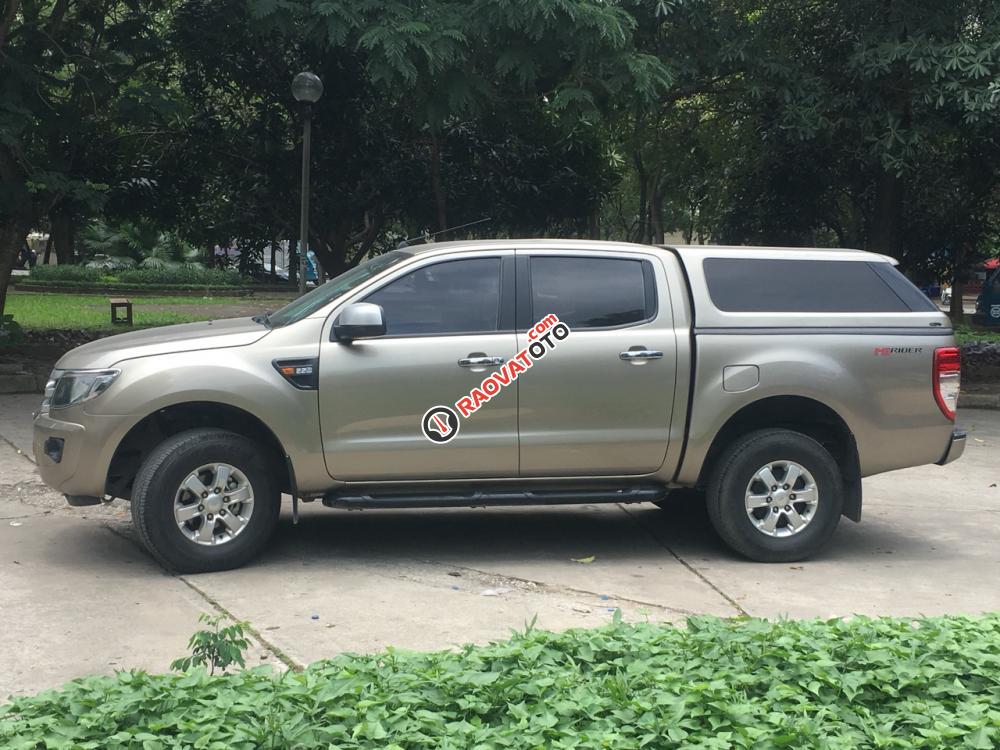 Bán xe Ford Ranger XLS 4x2 AT năm 2015, màu vàng, nhập khẩu chính chủ, giá tốt-3