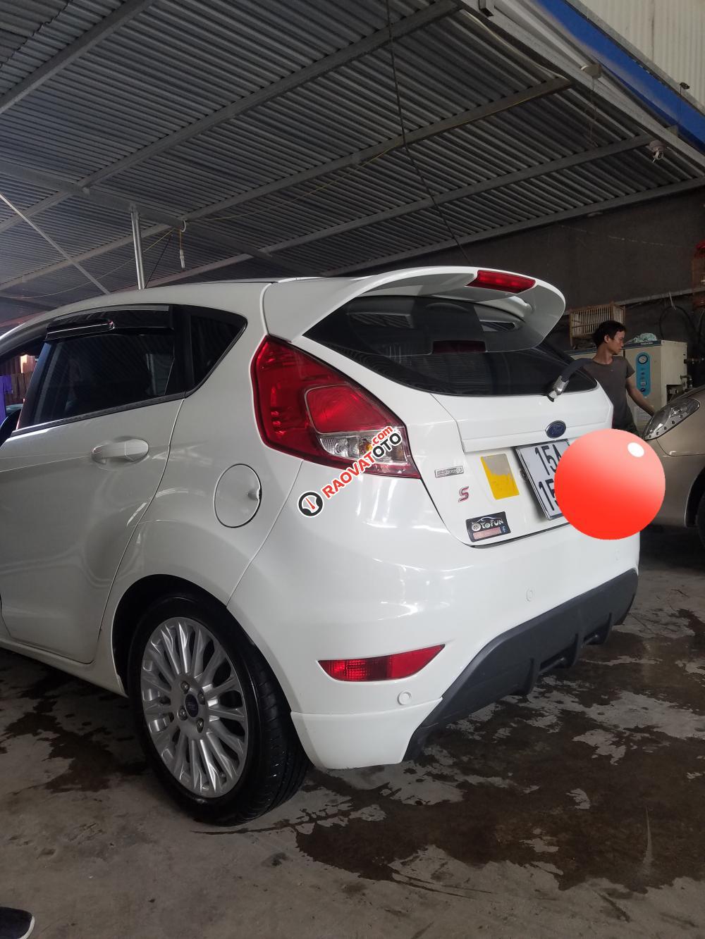 Cần bán Ford Fiesta S số tự động, đời 2015, màu trắng-0