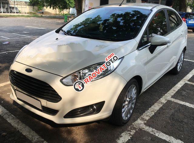 Cần bán gấp Ford Fiesta Titanium đời 2016, màu trắng chính chủ, giá chỉ 438 triệu-2