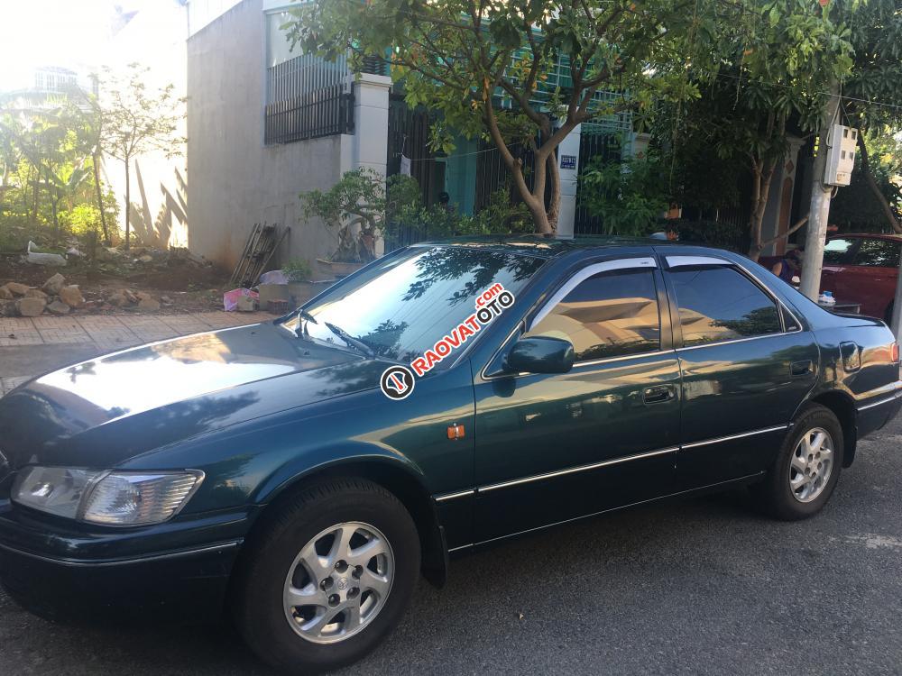 Cần bán xe Toyota Camry GLI sản xuất 2000, màu xanh lam, giá tốt-3
