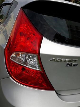 Bán Hyundai Accent 1.4AT đời 2015, màu bạc, như mới-8