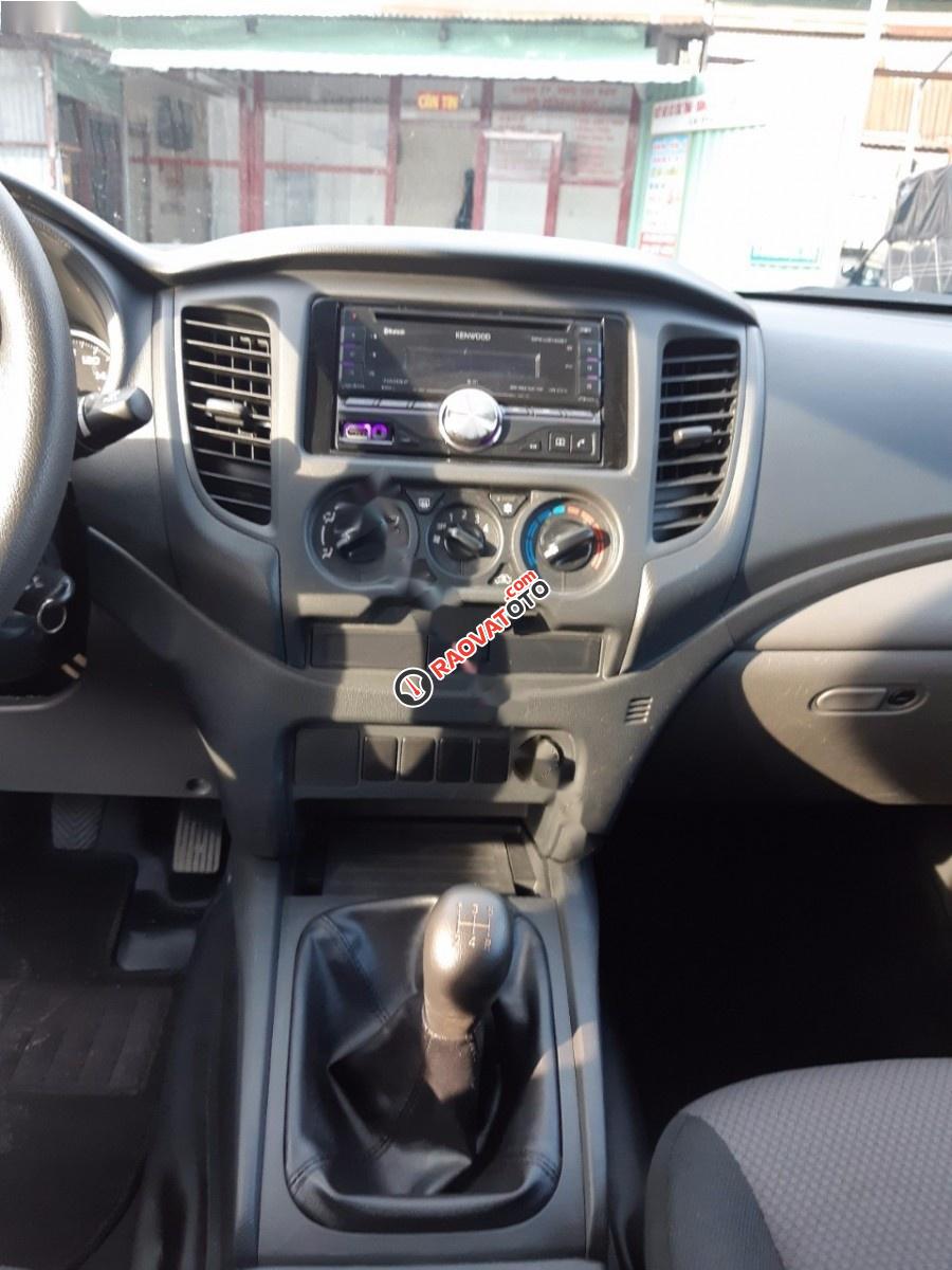 Bán Mitsubishi Triton 2.5MT sản xuất 2016, màu xám, xe nhập-4