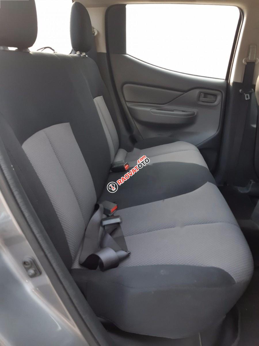 Bán Mitsubishi Triton 2.5MT sản xuất 2016, màu xám, xe nhập-8