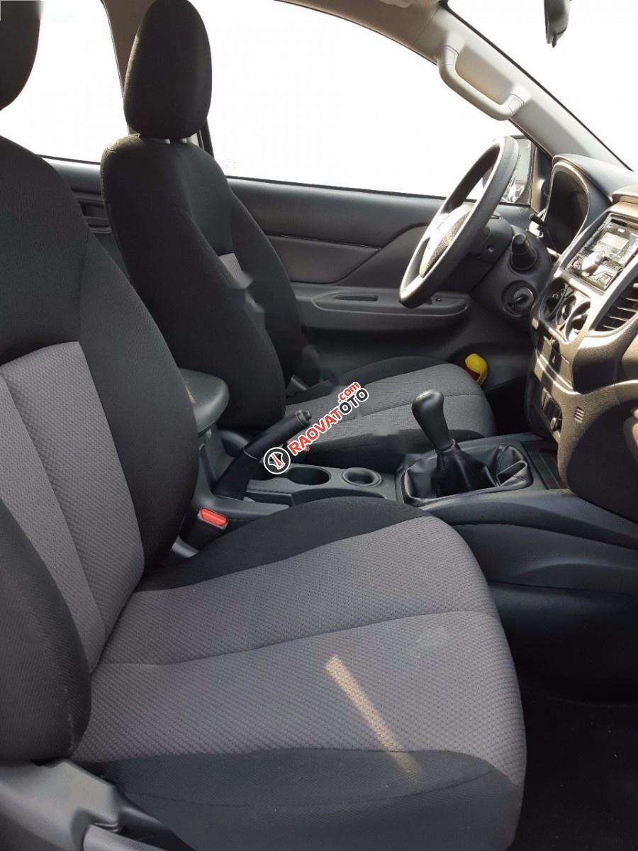 Bán Mitsubishi Triton 2.5MT sản xuất 2016, màu xám, xe nhập-9