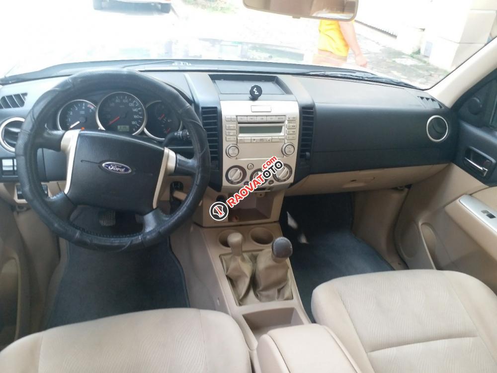 Bán Ford Everest 2.5 số sàn 2 cầu Limitted, máy dầu 2.5 nhập khẩu Thái Lan, sản xuất 2010-10