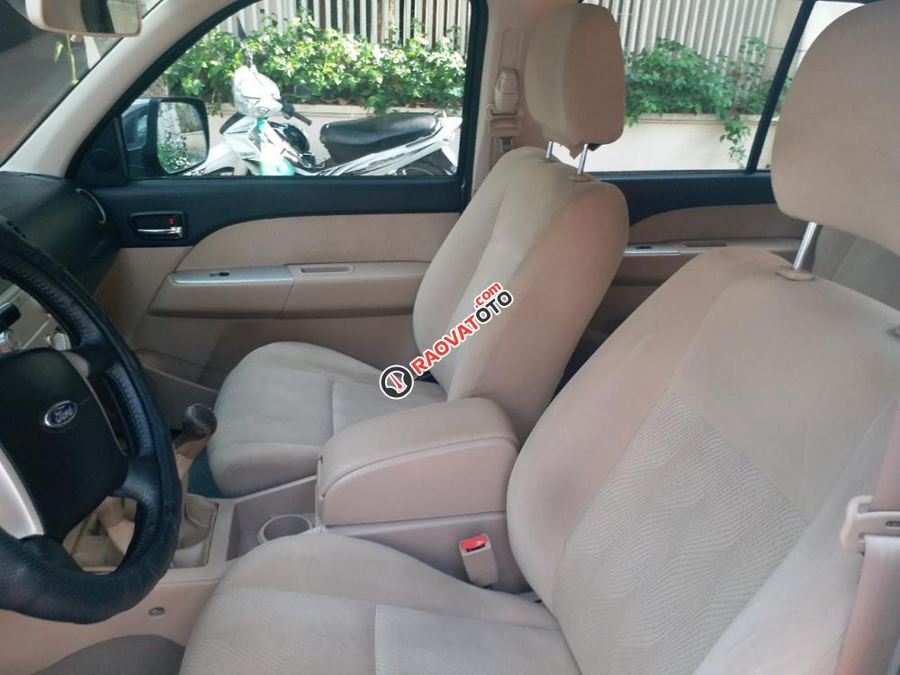 Bán Ford Everest 2.5 số sàn 2 cầu Limitted, máy dầu 2.5 nhập khẩu Thái Lan, sản xuất 2010-8