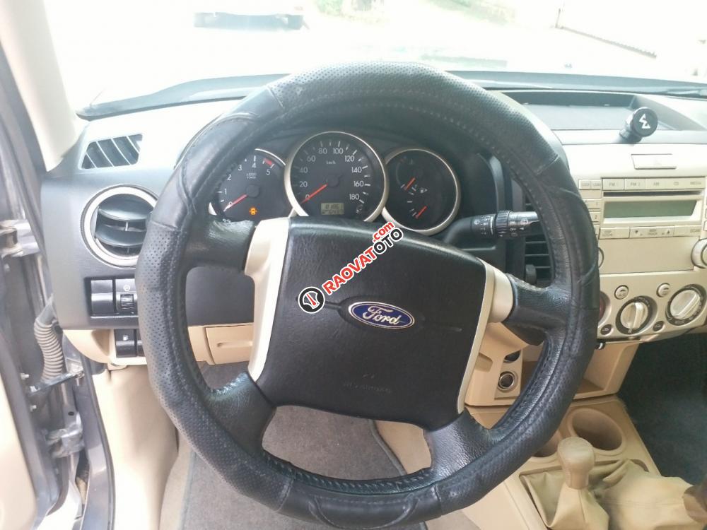 Bán Ford Everest 2.5 số sàn 2 cầu Limitted, máy dầu 2.5 nhập khẩu Thái Lan, sản xuất 2010-9