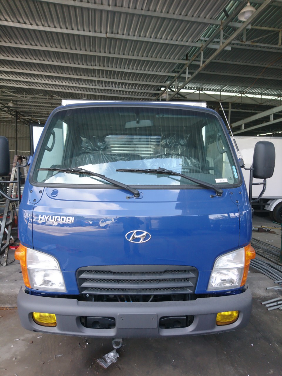 Cần bán Hyundai 2.5T thùng kín màu xanh vào Đô thị-0