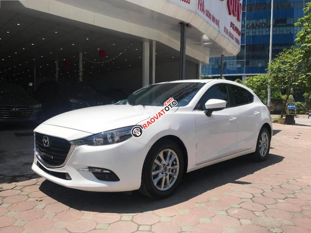 Cần bán xe Mazda 3 1.5L Facelift sản xuất 2017, màu trắng, 705tr-1