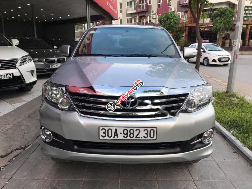 Bán Toyota Fortuner V 4x2AT 2016, màu bạc  -0