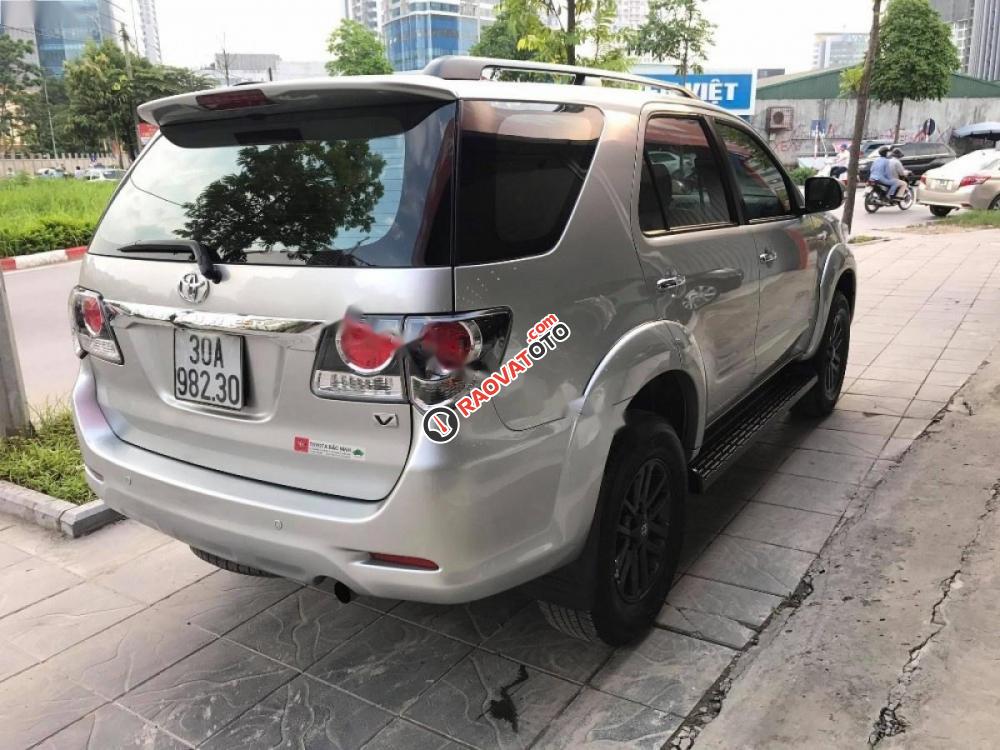 Bán Toyota Fortuner V 4x2AT 2016, màu bạc  -6