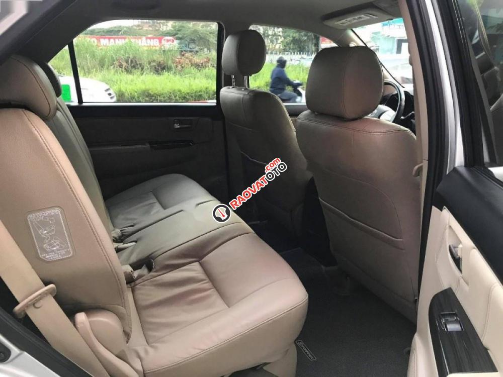 Bán Toyota Fortuner V 4x2AT 2016, màu bạc  -5