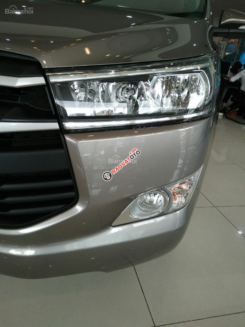 Toyota Thanh Xuân - Giá xe Toyota Innova 2.0E 2017 nét nhất, giao ngay-8