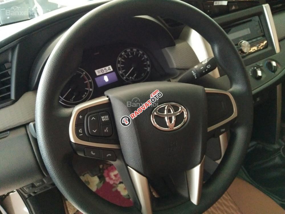 Toyota Thanh Xuân - Giá xe Toyota Innova 2.0E 2017 nét nhất, giao ngay-1