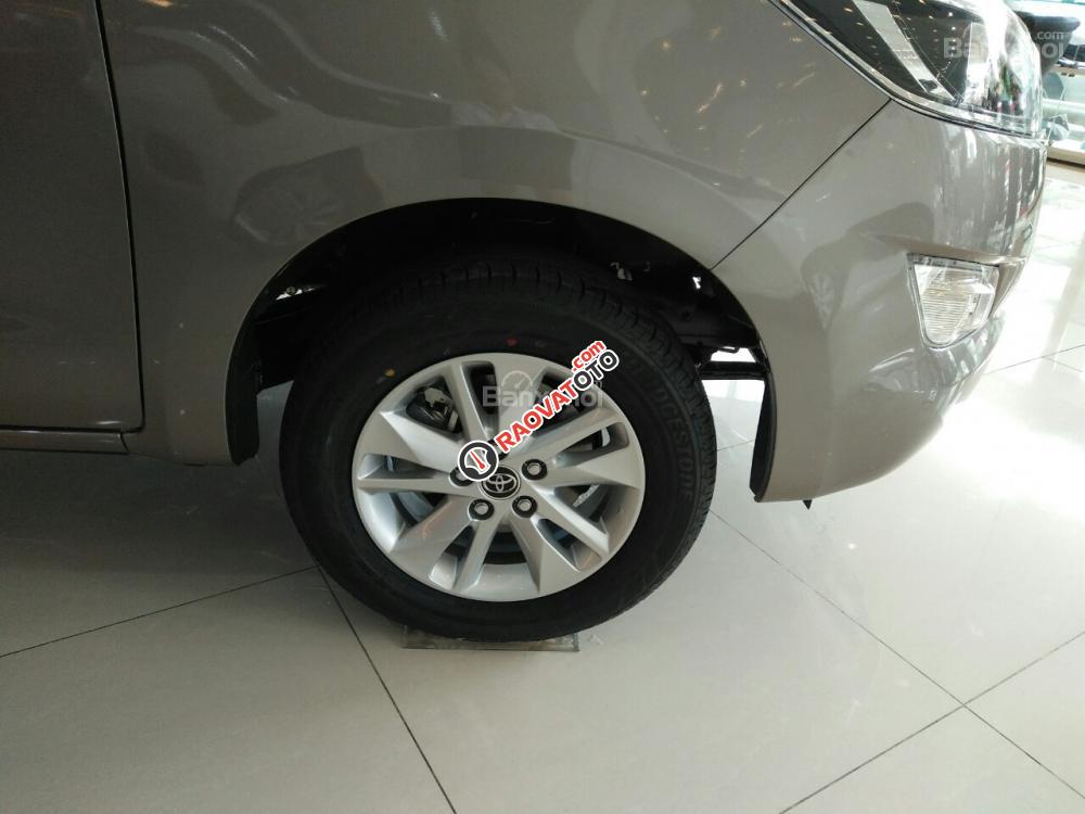 Toyota Thanh Xuân - Giá xe Toyota Innova 2.0E 2017 nét nhất, giao ngay-6