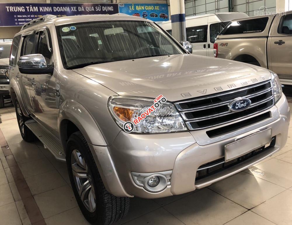 Cần bán xe Ford Everest năm sản xuất 2012, màu vàng cát-10