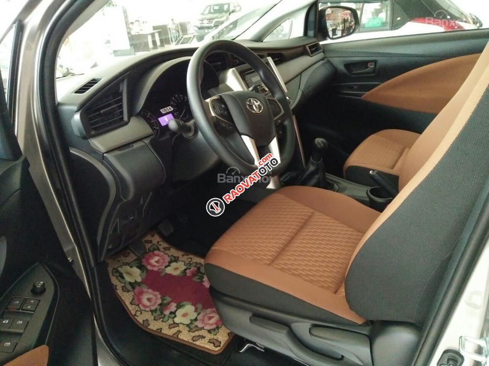 Toyota Thanh Xuân - Giá xe Toyota Innova 2.0E 2017 nét nhất, giao ngay-4