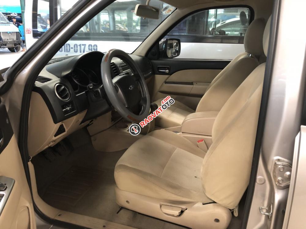 Cần bán xe Ford Everest năm sản xuất 2012, màu vàng cát-6