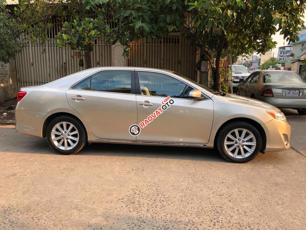 Bán Toyota Camry XLE năm sản xuất 2013, màu vàng cát, xe nhập xăng điện 400tr-0