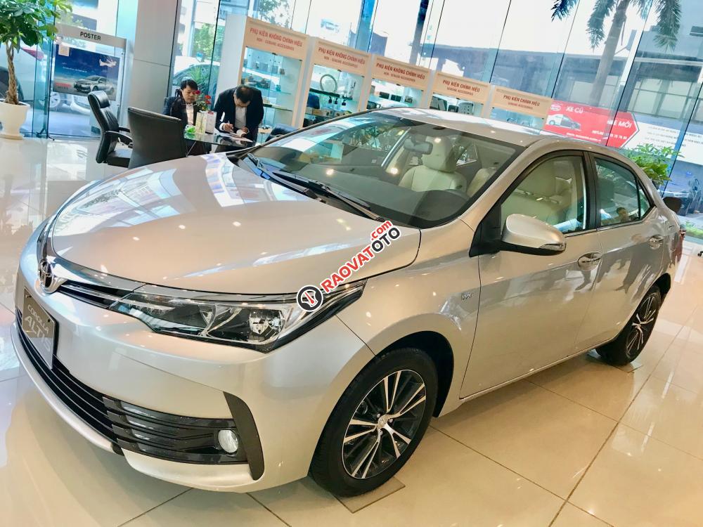 Bán xe Toyota Corolla Altis 1.8G (CVT) sản xuất 2017, màu bạc, 728tr-0