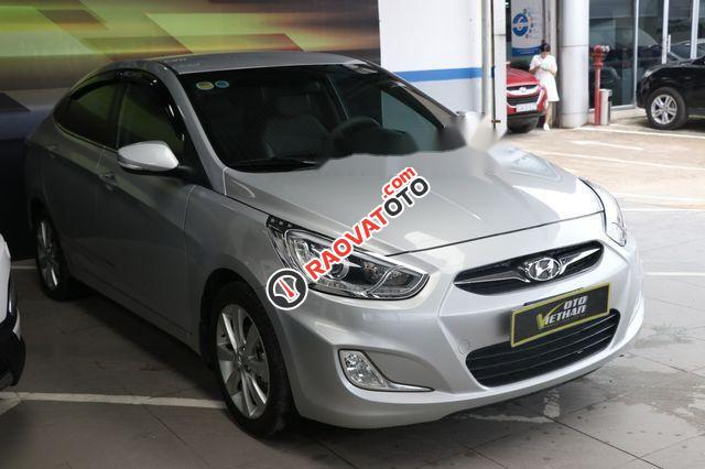 Bán ô tô Hyundai Accent blue 1.4AT đời 2013, màu bạc-0