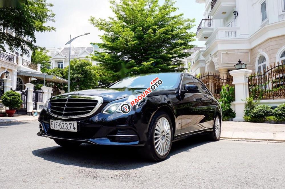 Cần bán xe Mercedes 200 năm 2015, màu đen-8