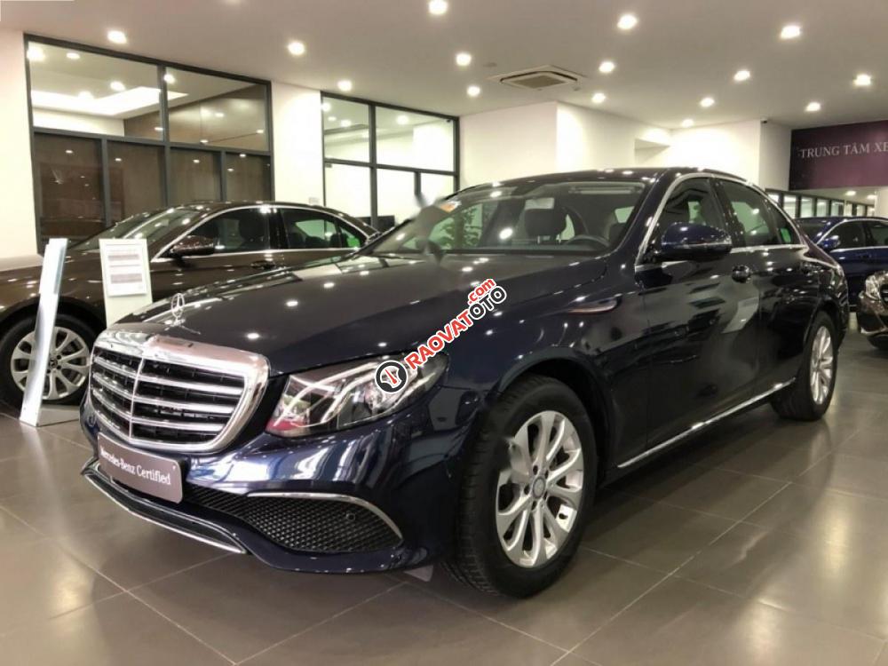 Bán Mercedes 200 đời 2017, màu xanh lam số tự động-0