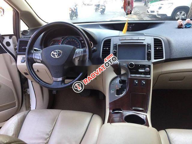 Cần bán gấp Toyota Venza 2.7 AT 2010, màu trắng giá cạnh tranh-3