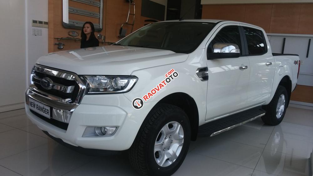 Bán xe Ford Ranger XLT 2.2 4x4 MT 2017, màu trắng, nhập khẩu, giá tốt-1