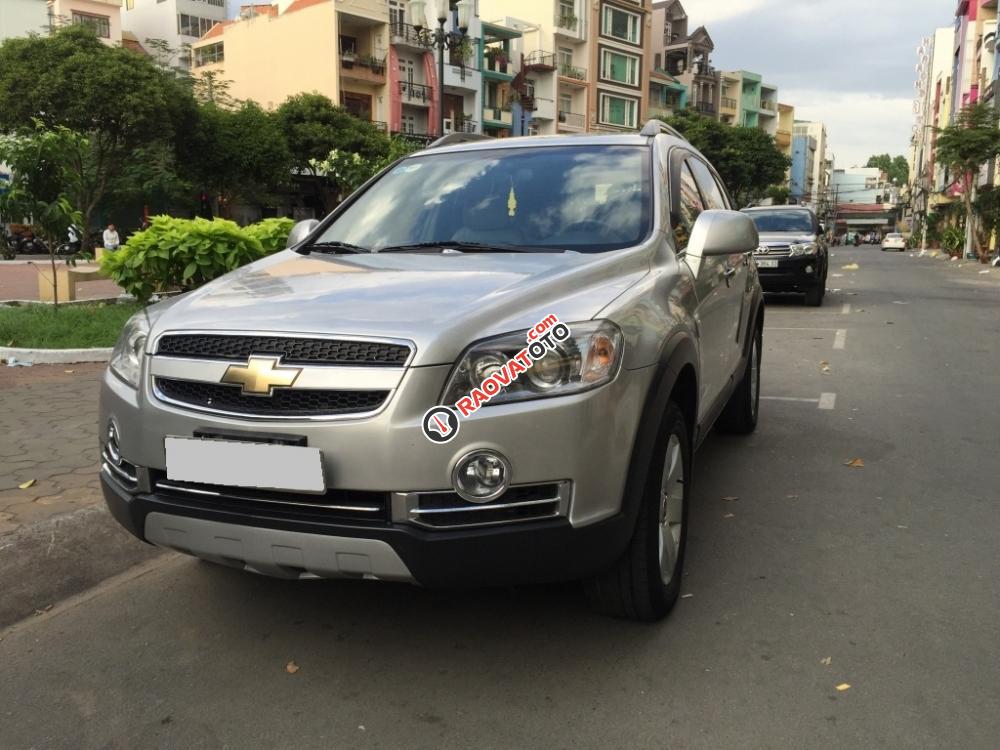 Cần bán xe Chevrolet Captiva LT số sàn 2010, màu bạc-1