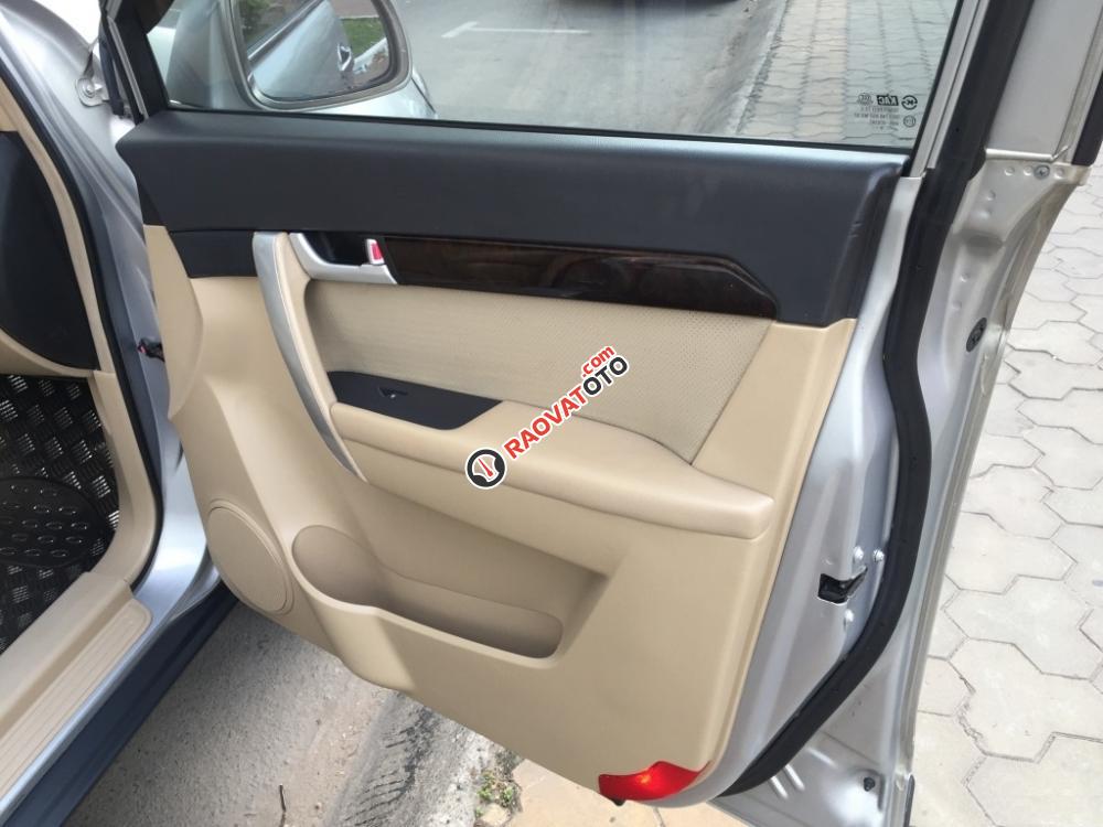 Cần bán xe Chevrolet Captiva LT số sàn 2010, màu bạc-5