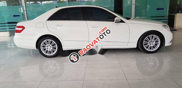 Bán Mercedes E300 năm 2012, màu trắng giá cạnh tranh-0