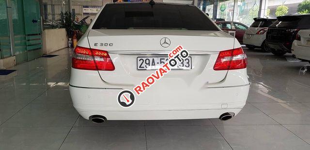 Bán Mercedes E300 năm 2012, màu trắng giá cạnh tranh-1